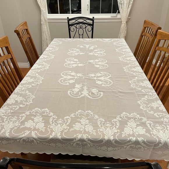 Estate Sale vintage white sheer lace large tablecloth - Picture 2 of 6